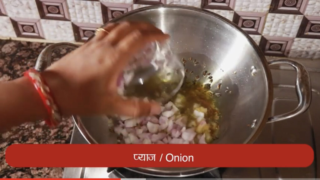 onion for besan wali bhindi